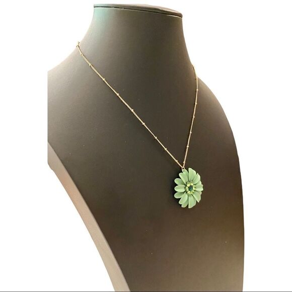Beautiful Green Flower Necklace on a delicate gold toned chain. - Picture 2 of 5